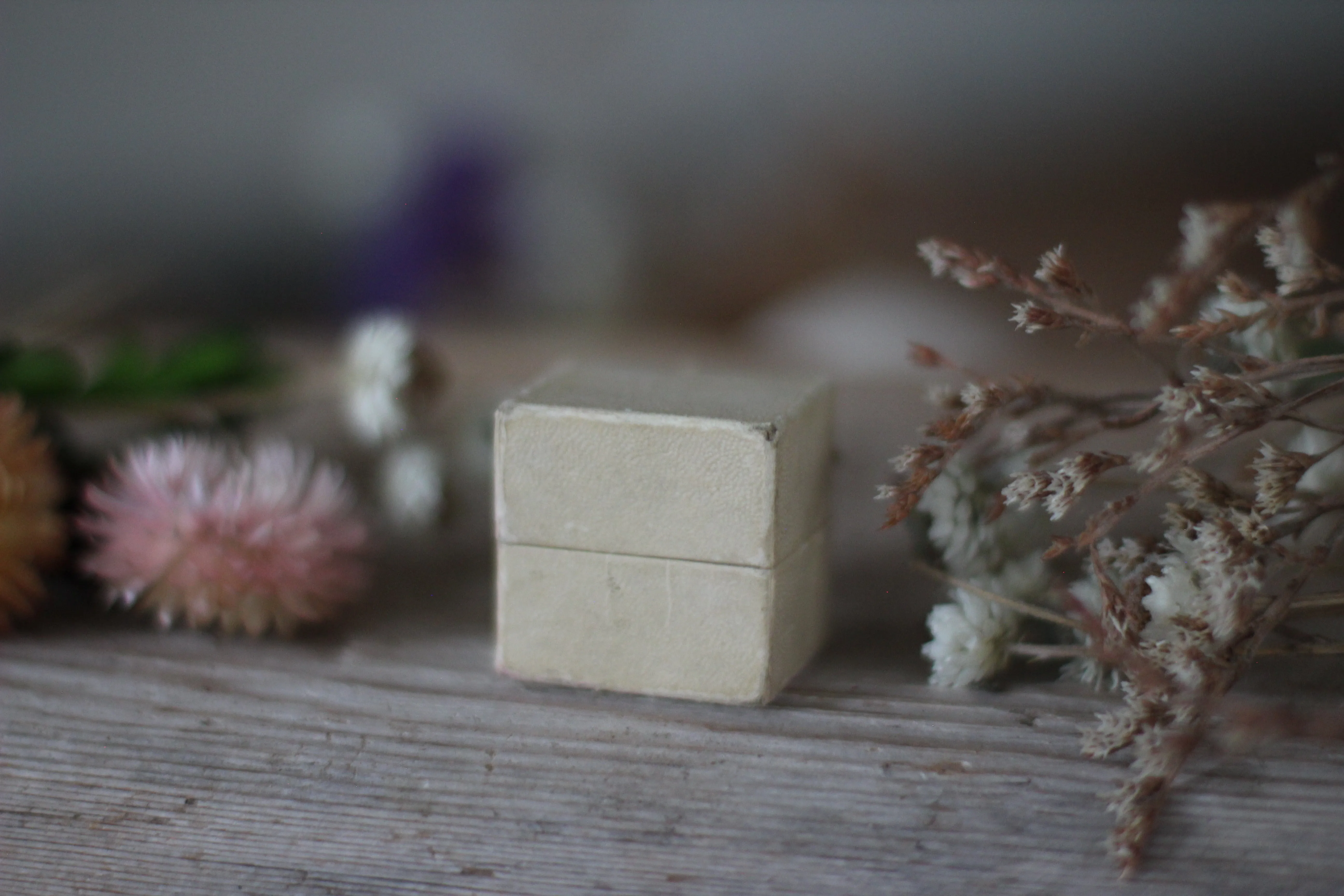 Antique Rustic Cream Cardboard Ring Box