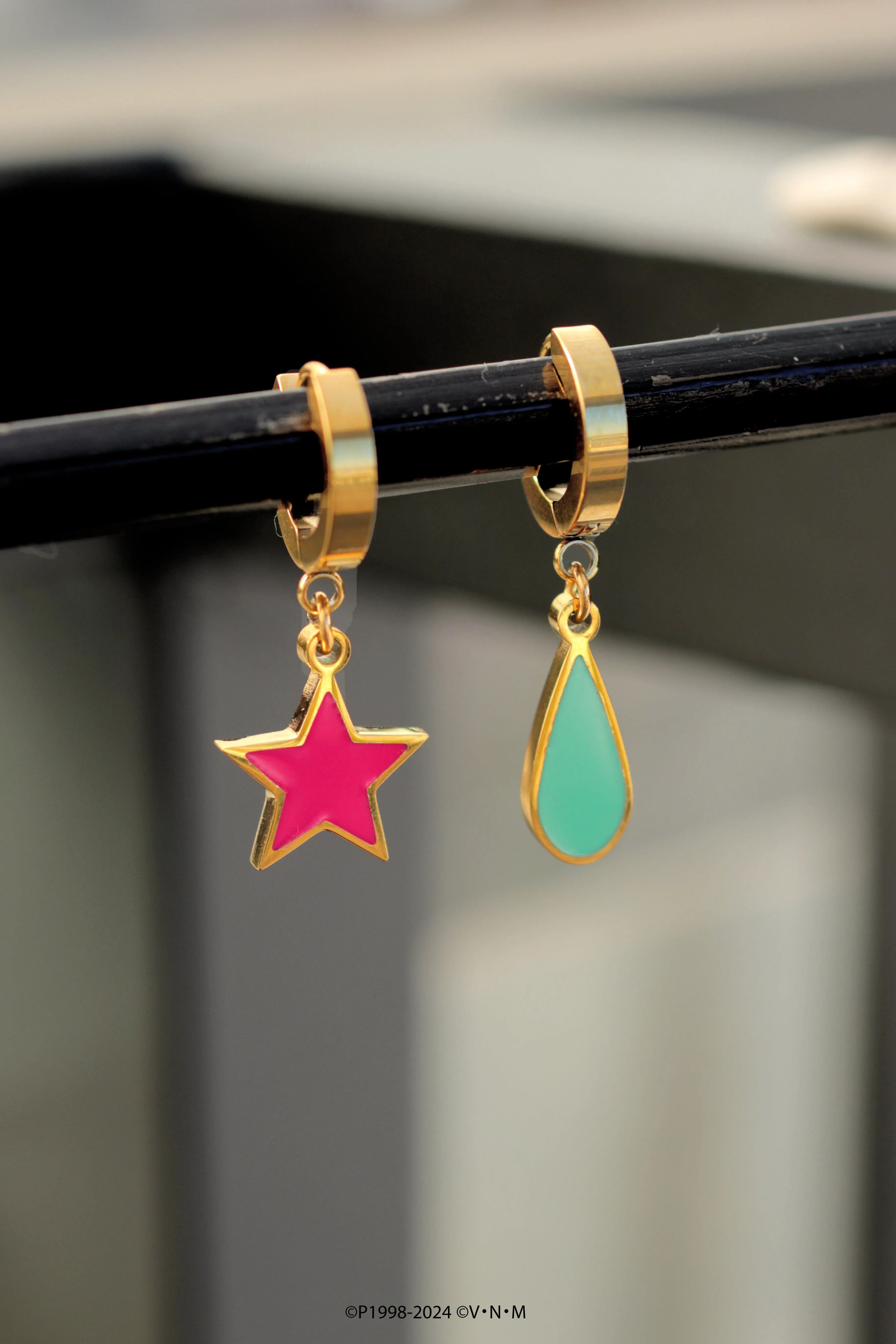 Hunter X Hunter™ Hisoka Star & Tear Earrings